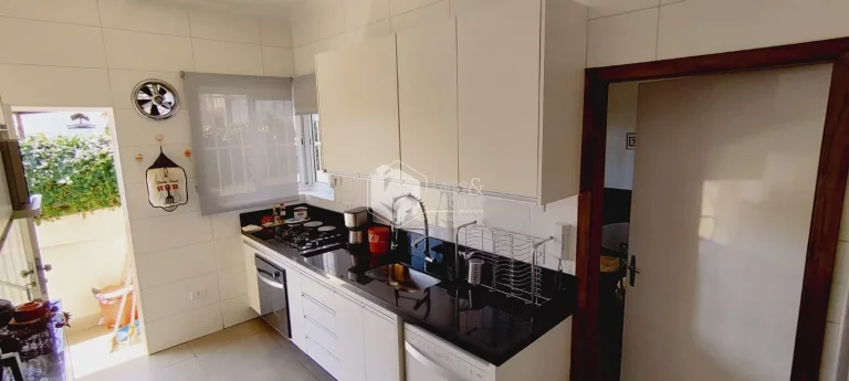 Imagem Sobrado à venda, 710m² com 4 dorm sendo 2 suítes, 8 vagas, casa com edícula, piscina com cascata e churrasqueira - Alto da Lapa