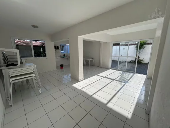 Imagem Caiçara te chama: apartamento a 820m da praia por R$ 280 mil