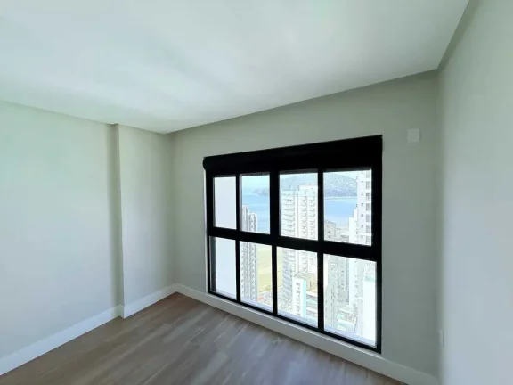 Imagem Apartamento sem mobilia com 4 dormitórios sendo 4 suítes e 4 vagas de garagem em Balneário Camboriú