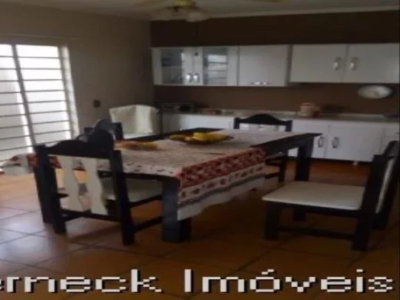Imagem Excelente oportunidade de investimento: Casa à venda em Ribeirão Preto-SP, bairro Lagoinha, com 3 quartos, 1 suíte, 3 salas, 1 banheiro, 5 vagas de garagem e 200,00 m²!