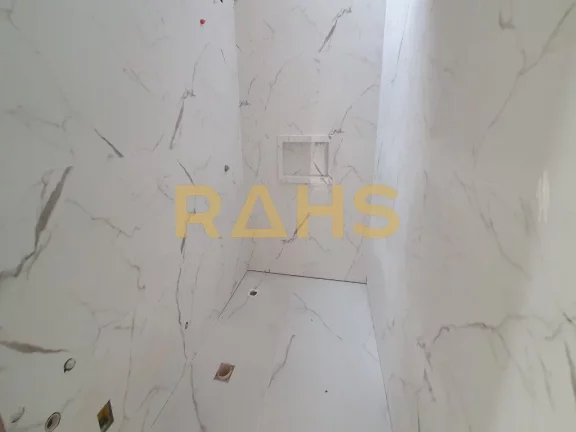 Imagem Encante-se com essa oportunidade única! Espaçosa vaga para 2 carros, 5m de abertura e 13m de fundo...