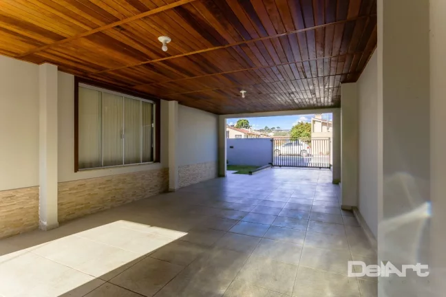 Imagem Linda residência de 02 pavimentos no Bairro mais charmoso de Rio Negro... 290m2 de construção