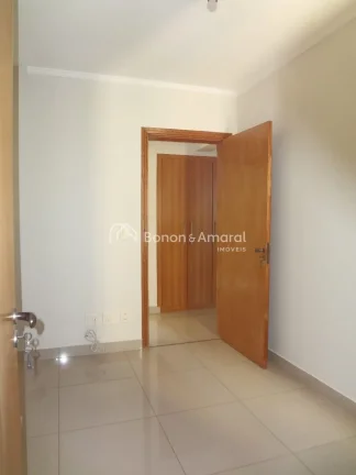 Imagem Amplo apartamento para locação em rua tranquila, com 4 dormitórios, sendo 1 suíte com hidromassa...