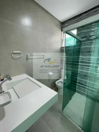 Imagem Vendo Casa em Condomínio Fechado, com 480m², 5 quartos s/ 5 suítes, espaço gourmet, piscina e 4 vagas