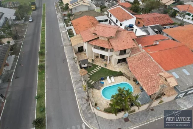 Imagem Casa de esquina à venda  Imbituba SC, com piscina