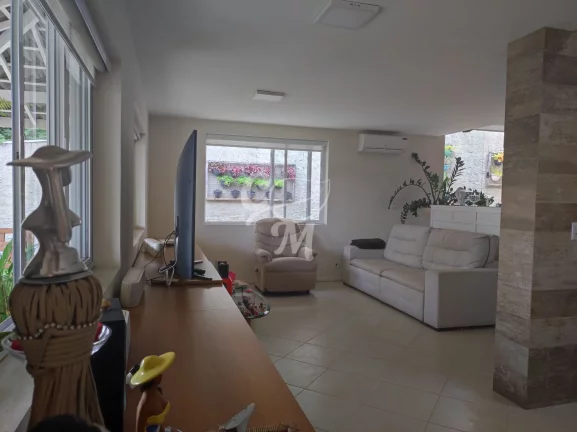Imagem Excelente Casa em Condomínio Fechado