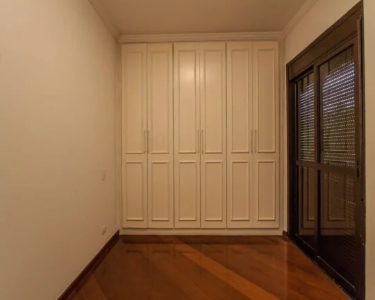 Imagem Apartamento duplex, living com lareira e tacos, terraço, lavabo, escritório, 03 dormitórios sendo...