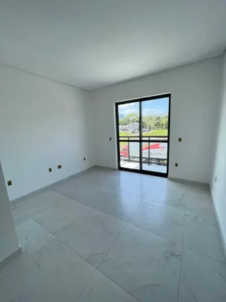 Imagem Sobrado com 2 suítes e 2 vagas de garagem – Loteamento Bela Vista | Palhoça/SC