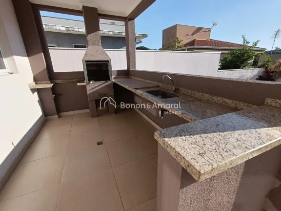 Imagem O imóvel conta com três dormitórios, sendo uma suíte, ampla sala para dois ambientes e garagem p...