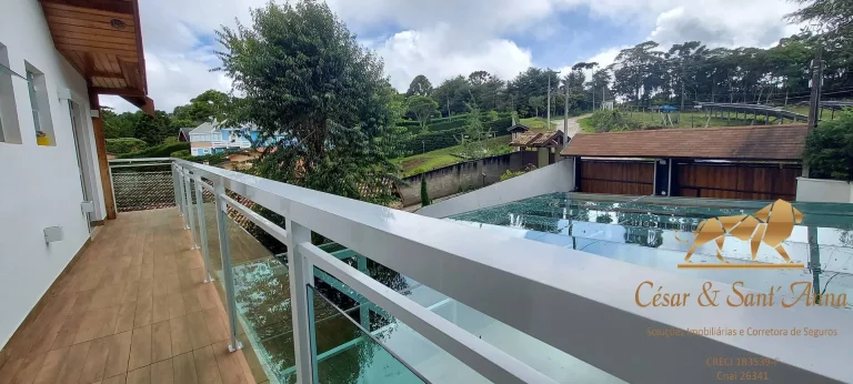 Imagem Casa com 03 suítes e 450m² no Alto da Boa Vista em Campos do Jordão.