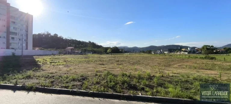 Imagem Terreno de 2.000m² à Venda no Bairro Humaitá - Tubarão/SC