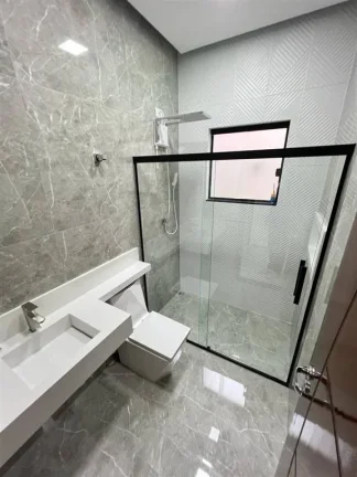 Imagem Casa 03 Dormit?rios, 01 Su?te , cozinha e sala de Jantar, Sala de estar com P? Direito de 5 metros,