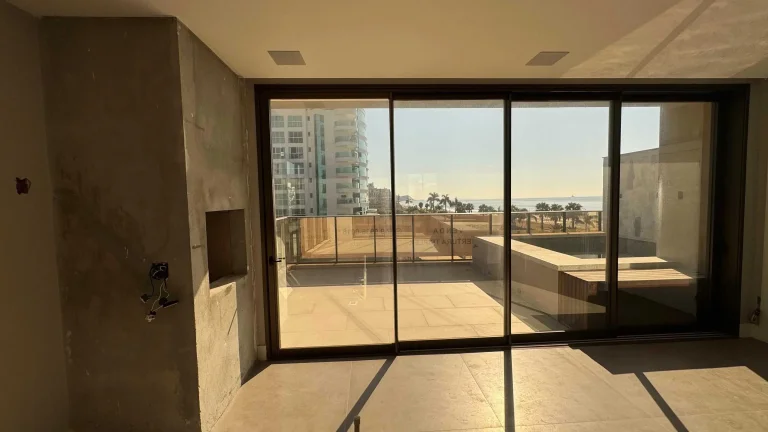 Imagem Cobertura triplex com 4 suítes e 4 vagas de garagem na Praia Brava, Itajaí/SC