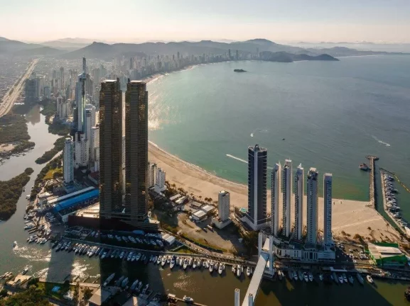 Imagem Decorado com 4 dormitórios à venda sendo 4 suítes, 261.04 m² por - R$ 10.890.000,00 - Barra Sul - Bal. Camboriú/SC