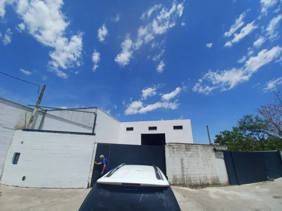 Imagem Belo galpão 800m² com pé direito alto, encostado na Rodovia Raposo Tavares- Sorocaba/SP
