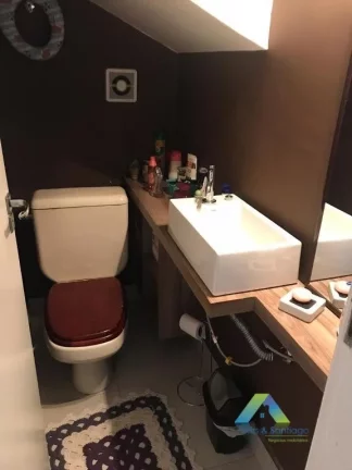 Imagem Sobrado em condomínio com 124m² - 2 dormitórios sendo 1 suíte com varanda, 2 banheiros e um lavabo,