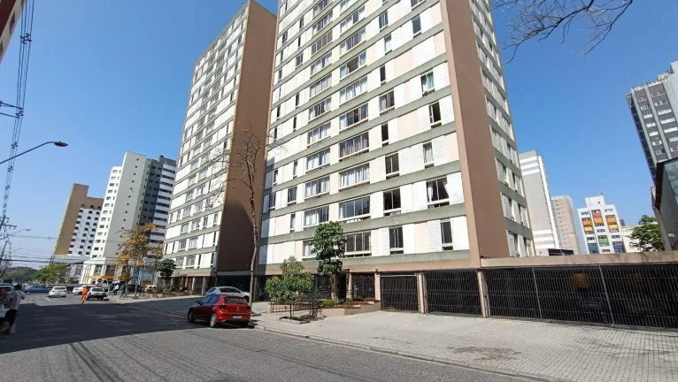 Imagem Apartamento no Centro de Curitiba, 146 m2, 3 dorm amplo.