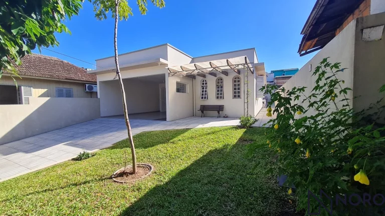 Casa Espaçosa com Edícula e Amplo Pátio - Bairro Nossa Senhora do Perpétuo Socor