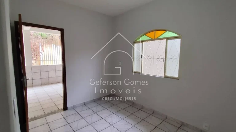 Imagem Casa à venda - Com 03 Quartos - Centro - Mantena - MG