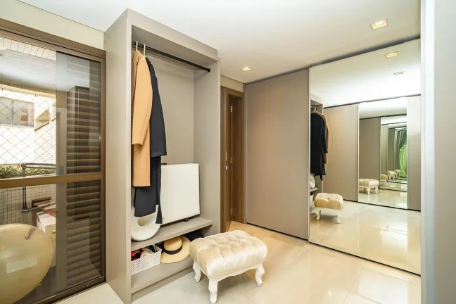 Imagem Luxuoso Apartamento em frente ao Clube Curitibano no coração do Água Verde.