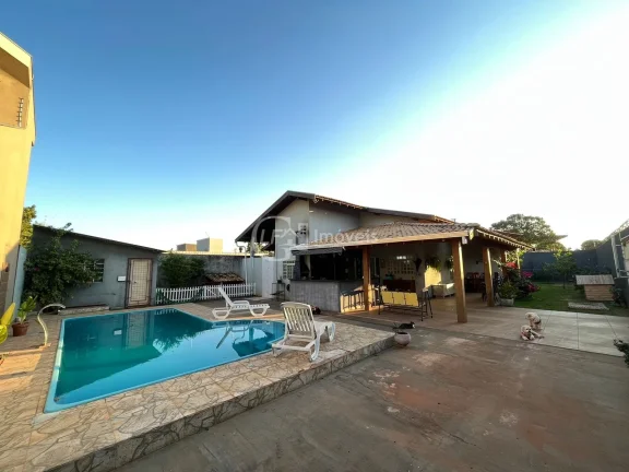 Imagem Linda casa de esquina - Casa espaçosa