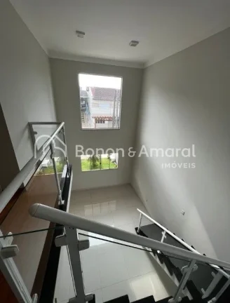 Imagem Linda casa à venda em Mirante do Lenheiro, Valinhos. Este sobrado possui 3 quartos, incluindo uma s...