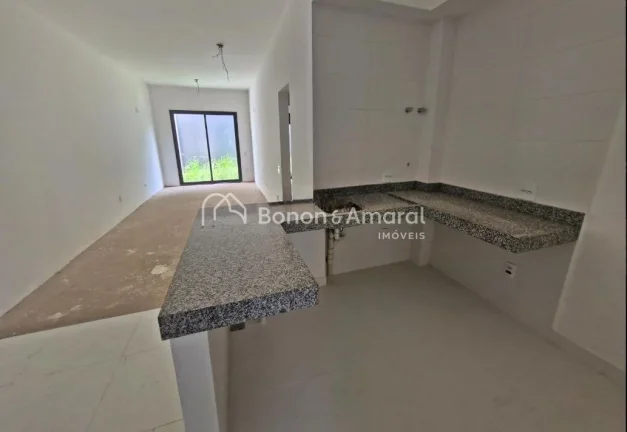 Imagem Casa com 2 suítes, amplas salas de estar e jantar, lavabo, cozinha e lavanderia. O condomínio é e...