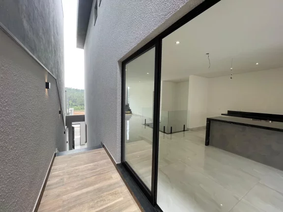 Foto do imóvel: Casa em Cajamar com 3 Suítes, 4 Vagas e Piscina