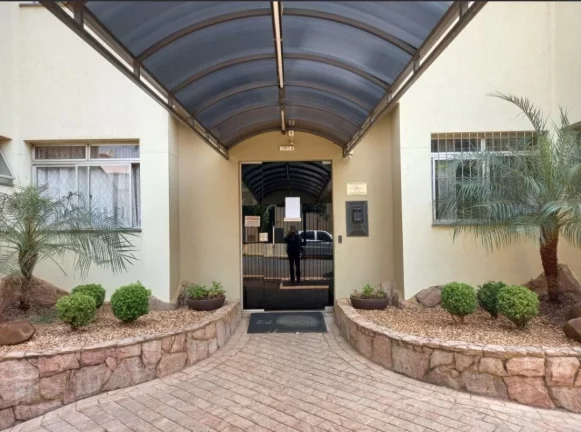 Imagem Apartamento bairro Alto ótima localização com elevador!2 - Dormitórios (1st) ambos com armários...