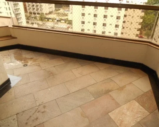 Imagem Apartamento à venda no Guarujá na Praia das Pitangueiras.