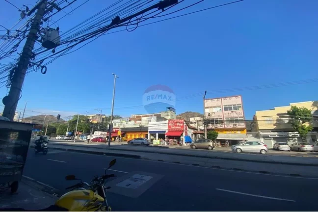 Imagem Alugo Galpão - Praça Seca Localizado na Rua Cândido Benício, acima da Drogaria Nacional -