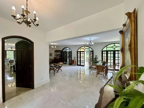 Imagem Cond Pq do Refúgio - 2.900 m² terreno, 5 suítes, piscina, quadra, pomar!