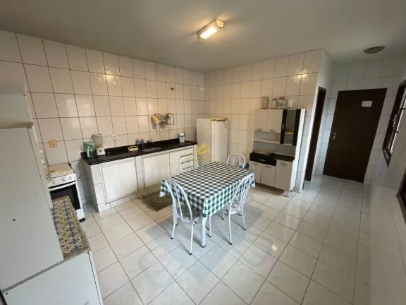 Imagem Encantadora casa duplex em Meaípe, Guarapari, ES! 4 quartos, sendo 1 suíte, 2 vagas de garagem. Lo...