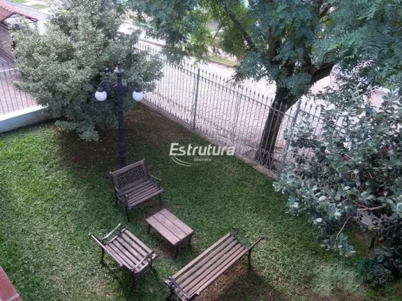 Casa ampla, de 4 dormitórios, 1 suíte, 4 banheiros