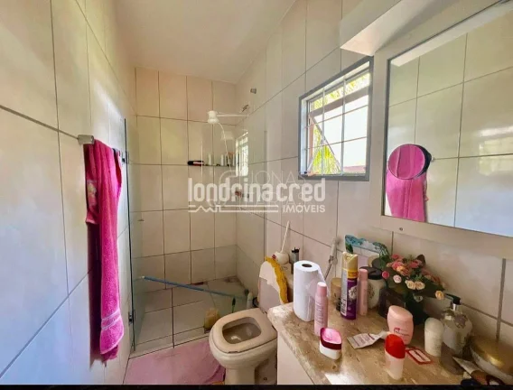 Imagem Chácara em Jataizinho com 1.575m² de terreno, 130m² construídos, casa com 2 suítes, 3 banheiros, sala, cozinha e fácil acesso à cidade!