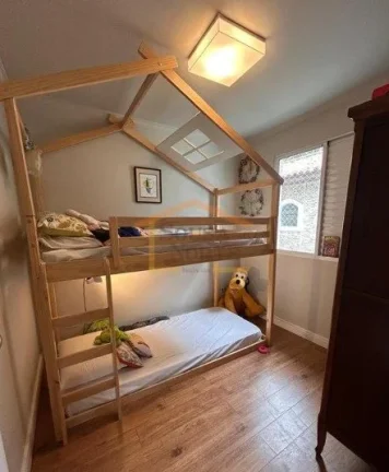 Imagem Casa em condomínio fechado, 3 dormitórios, sendo 1 suíte, 2 vagas de garagem e 85 m² de área ú...