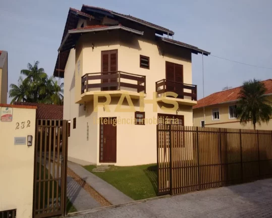 Imagem Linda e ampla residência em uma região tranquila do bairro América. Sobrado de dois andares, no p...