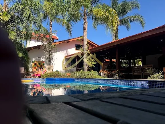 Imagem LINDA CASA EM CONDOMINIO FECHADO, MUITAS VEGETAÇÕES E UM ESPAÇO ENCANTADO