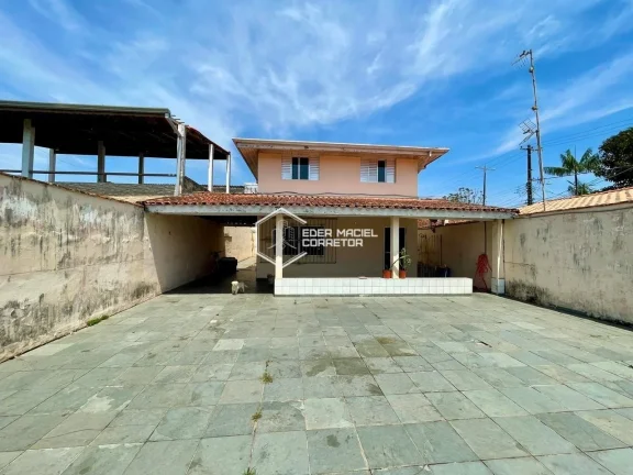Imagem Esta excelente casa está situada a apenas 5 minutos da orla de Caraguatatuba, no bairro Poiares, um...