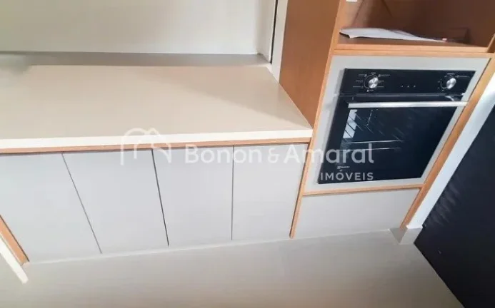 Imagem Aconchegante casa para venda em Sousas, com 200 m² de área construída. A residência possui livin...
