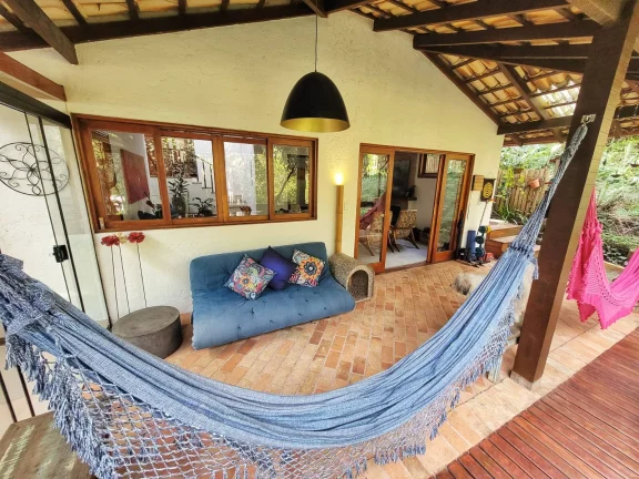 Imagem Casa em condomínio em meio a muita mata Granja Viana