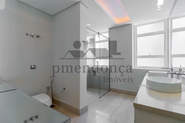 Imagem Apartamento impecável em Higienópolis, com 04 quartos (2 suítes ) e 3 vagas, 452m²