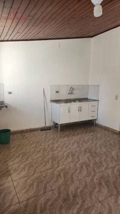 Imagem Casa para locação - 2 dormitórios e vaga de garagem