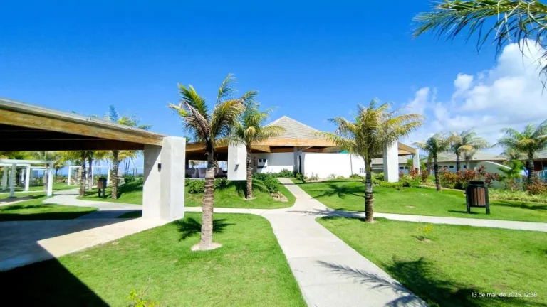 Imagem Lote em condomínio com 700m² , localizado no privilegiado bairro Praia do Forte em Mata de São João-BA