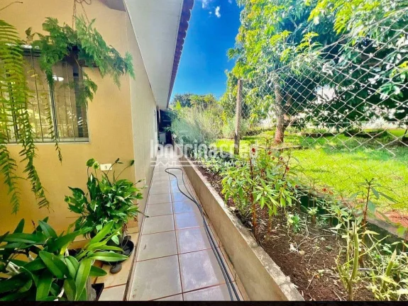 Imagem Chácara em Jataizinho com 1.575m² de terreno, 130m² construídos, casa com 2 suítes, 3 banheiros, sala, cozinha e fácil acesso à cidade!