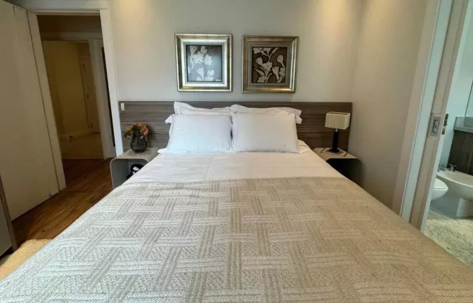 Imagem Apartamento mobiliado com 4 suítes e 4 vagas de garagem na Av. Atlântica em Balneário Camboriú