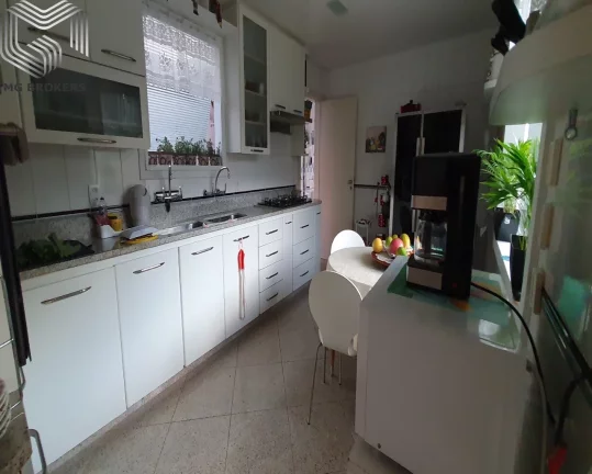 Imagem Casa em Condomínio de Alto Padrão no Recreio dos Bandeirantes, RJ: 3 suítes, 4 vagas, 558m² de luxo! Pfoximo a Praia