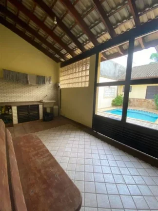 Imagem CASA COM 180 m² - -