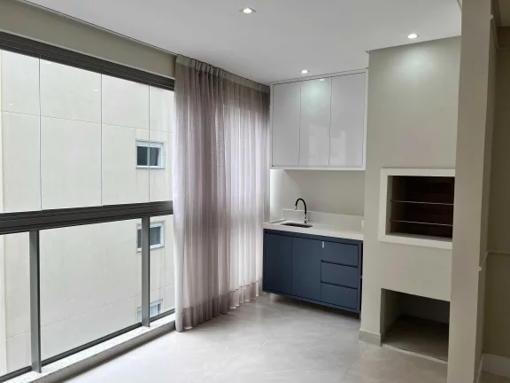 Imagem Apartamento quadra mar com 3 suítes e 2 vagas de garagem em Itapema/SC