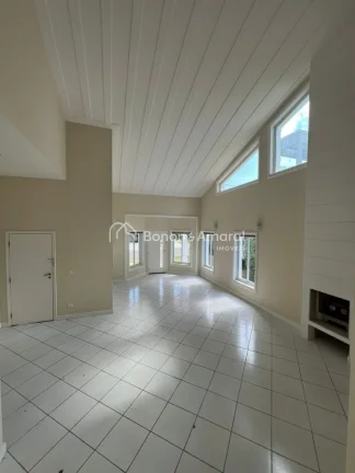 Imagem Casa para locação - Conforto e Espaço em Condomínio

Com 740 m² de terreno e 450 m² de constru...